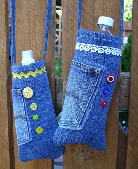 Återvinna Jeans, Artisanats Denim, Jean Diy, Denim Crafts Diy, Diy Jeans, Water Bottle Bag, Blue Jeans Crafts, Denim Projects, Jean Crafts