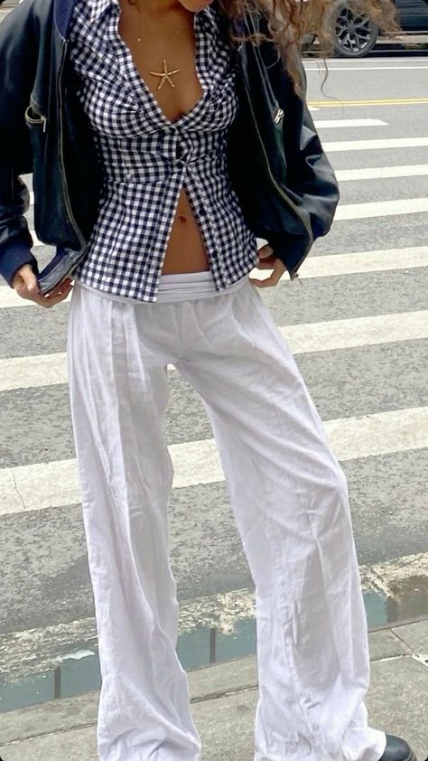 Paris Fits Summer, Gala Gonzalez, Emmanuelle Alt, Mode Inspo, Looks Style, Mode Inspiration, White Pants, Dream Clothes, Fashion Killa