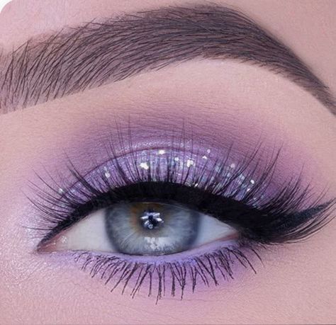 Purple Eyeshadow Looks, Quinceanera Makeup, Eye Makeup Images, Prom Eye Makeup, Purple Eye Makeup, Dance Makeup, Purple Lipstick, Eye Makeup Pictures, Purple Makeup