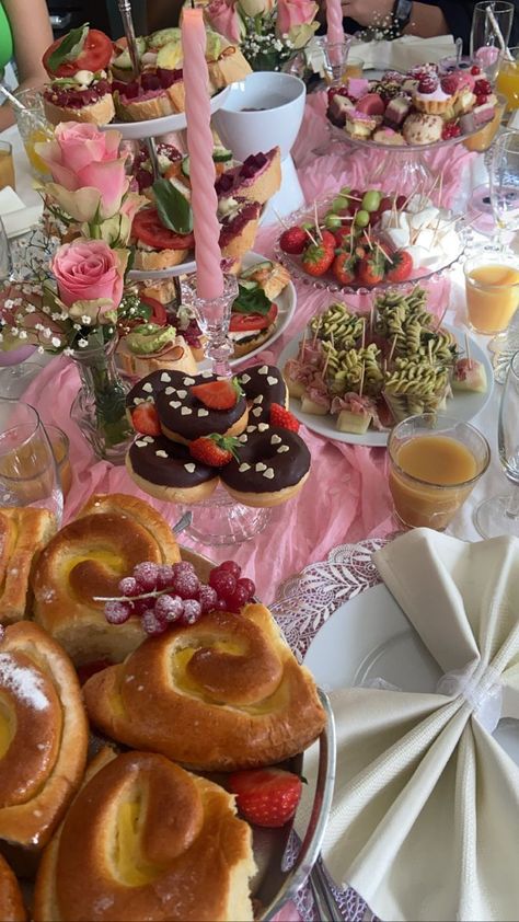 Pink Birthday Breakfast, Birthday Dinner Party Activities, Red Brunch Decor, Pink Brunch Aesthetic, Galentines Brunch Aesthetic, Birthday Dinner Activities, Spring Dinner Party Aesthetic, Tea Party Galentines, Winter Tea Party Birthday