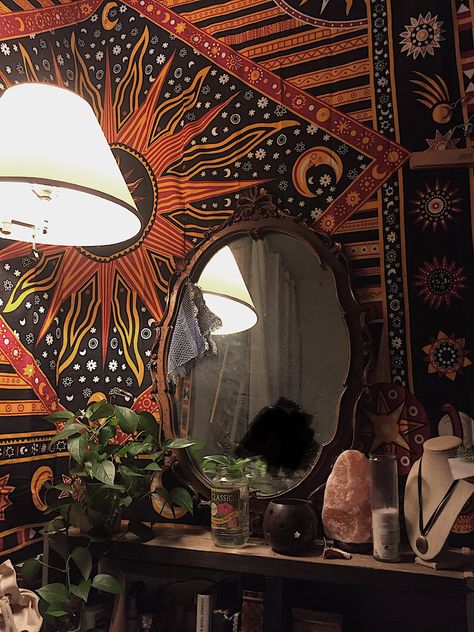 Bedroom Inspirations Tapestry, Rooms With Tapestry, Whimsigoth Tapestry, Bedroom Tapestry Aesthetic, Living Room Tapestry Ideas, Hippie Room Ideas, Tapestries Aesthetic, Boho Witchy Bedroom, Witchy Tapestry