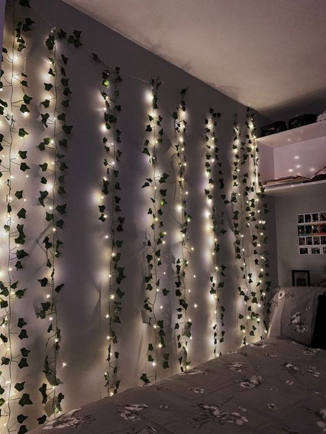 Fairy Lights Room, Party Bedroom, Bilik Idaman, Diy Room Decor For Teens, Bedroom Lights, Fairy Lights Bedroom, Hiasan Bilik, Vine Wall, Pinterest Room Decor