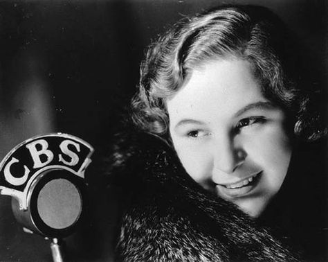 Kate Smith Golden Age Of Radio, Kate Smith, Irving Berlin, Old Time Radio, Discover Music, Vintage Radio, Christmas Song, Female Singers, American Singers