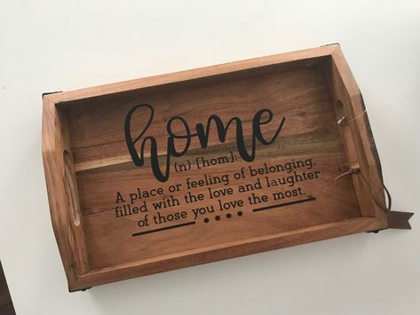 Cricut Tray Projects, Serving Tray Cricut Ideas, Serving Tray Sayings, Cricut Tray Ideas, Wood Tray Decor, Wooden Decoration Ideas, Farmhouse Serving Trays, Server Tray, Christmas Boards