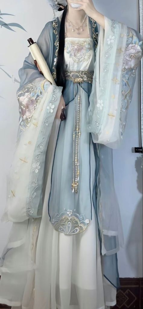 [The abandoned concubine | BL] Author Xiao_Huali Chapters in COO 1… #historicalfiction #Historical Fiction #amreading #books #wattpad Korean Kimono Traditional Dresses, Traditional Asian Clothing Woman, Hanfu Fantasy Chinese Clothing, Hanfu Women Traditional, Chinese Dresses Traditional, Japanese Traditional Dress Kimonos, Chinese Pajamas Traditional, Chinese Historical Dress, Japanese Empress Dress