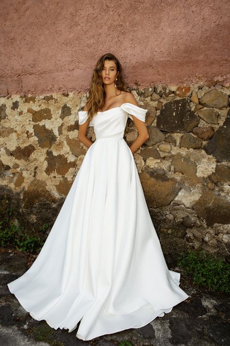 Magic Mountain - Elegant Bridal Gowns - SCOUT Bridal — Scout Bridal Wedding Gown Off Shoulder, Reception Dresses, Strapless Wedding Gown, Bridal Shops, Unique Wedding Dresses, Couture Bridal Gowns, Love Your Body, Luxury Wedding Dress, Luxury Bridal