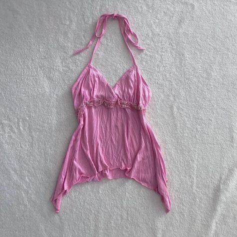 Beachy Clothes, Y2k Halter Top, Vintage Halter Top, Pink Wardrobe, Halter Tie Top, Inspo Fits, Y2k Fits, Hair Inspiration Long, Tøp Aesthetic