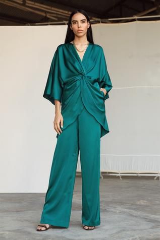 Popup Shop, Co Ords Outfits, Green Lounge, Stylish Kurtis Design, Western Dresses For Women, Girls Dresses Diy, Velvet Dress Designs, Draped Top, Stylish Party Dresses