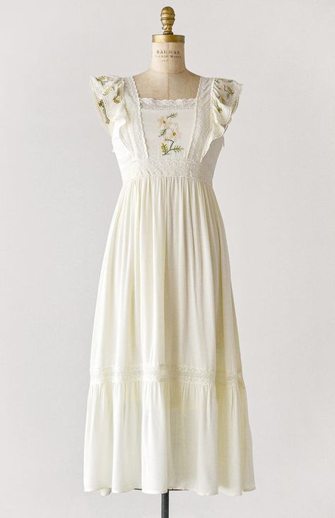 Dresses Feminine, Feminine Dresses, Romantic Dresses, Dress Feminine, Adored Vintage, Moda Boho, 자수 디자인, The Alps, Vintage Inspired Dresses