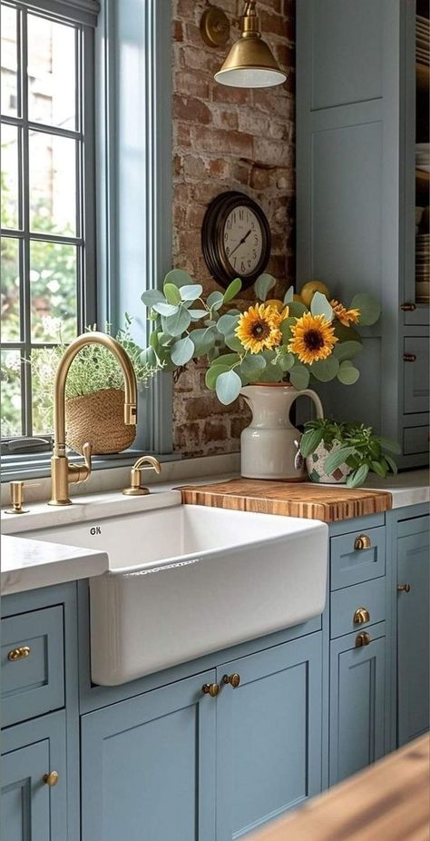 Coastal Boho Decor, Traditional Kitchen Ideas, Boho Home Decor Ideas, Checkered Tile, Kitchen Life Hacks, Cozy Cottage Kitchen, Scandinavian Kitchens, Kitchen Renovation Inspiration, Farmhouse Sinks