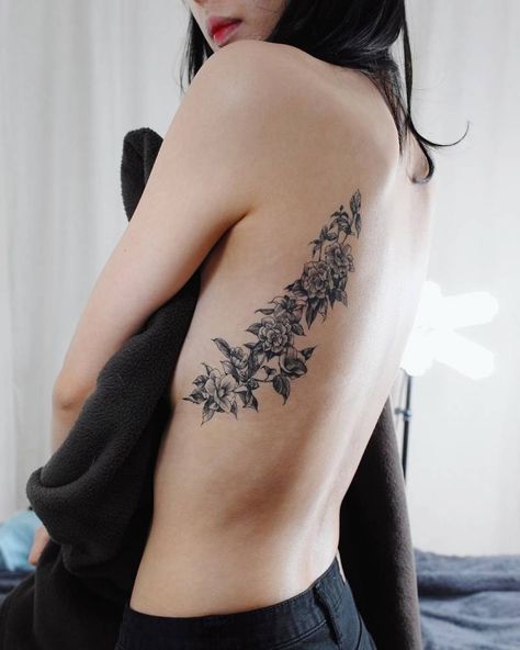 Side Back Tattoos, Places To Get Tattoos, Cool Back Tattoos, Girl Back Tattoos, Back Tattoos For Guys, Back Tattoo Women, Up Tattoos, Rib Tattoo, Cover Up Tattoos