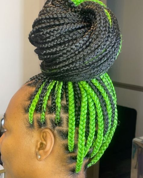 Box Braids With Green, Shego Braids, Braids With Green, Black Knotless, Green Braids, Black Box Braids, Hairstyles Color, Knotless Box Braids, Yarn Braids