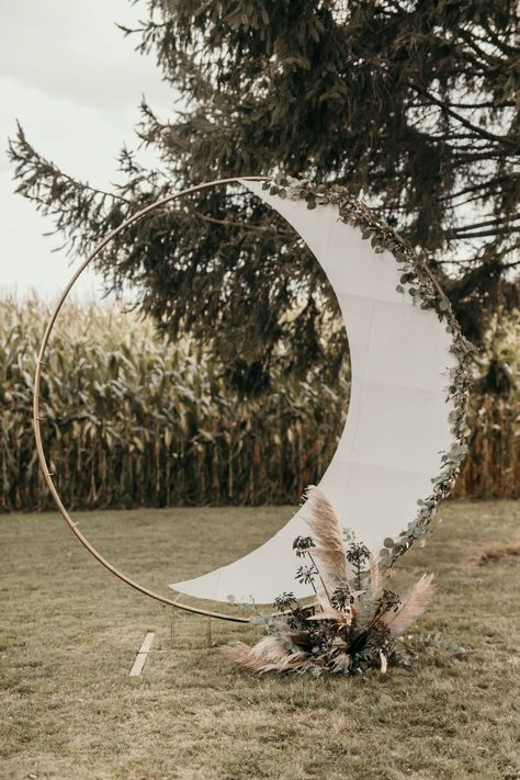 Starry Night Wedding Arch, Moon Wedding Alter, Diy Starry Night Decorations, Moon Altar Wedding, Celestial Wedding Arch, Starry Night Party Decorations, Starry Night Decorations, Moon Arch Wedding, Moon Wedding Arch