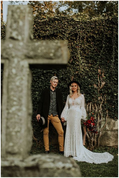 Salem Wedding Photos, Engagement Photos Cemetery, Cemetery Engagement Photoshoot, Cemetary Wedding Photos, Graveyard Engagement Photos, Cemetery Photoshoot Couples, Cemetery Wedding Photos, Cemetery Engagement Photos, 20s Photoshoot