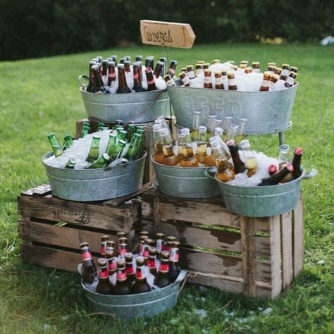 rustic country galvanized bucket wedding drink bar ideas Galvanized Buckets Wedding, Beer Station, Beer Bath, Wedding Drink Station, Drink Station, Wedding Drink, Rustic Outdoor, Beer Bar, Wedding Bar