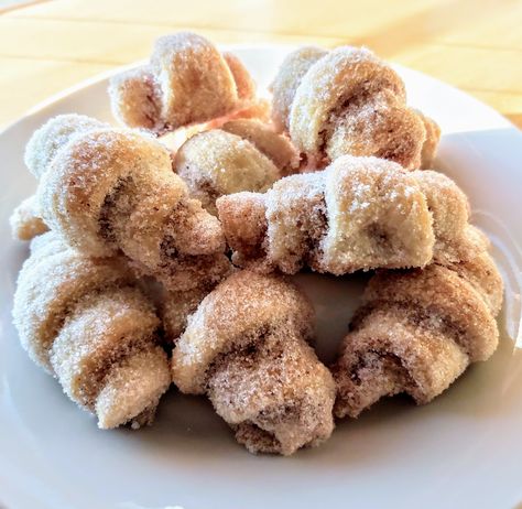 Nut Horns, Butterball Cookies, Italian Fig Cookies, Italian Wedding Cookies, Pizzelle Recipe, Italian Almond Cookies, Fig Cookies, Sesame Cookies, Italian Christmas Cookies