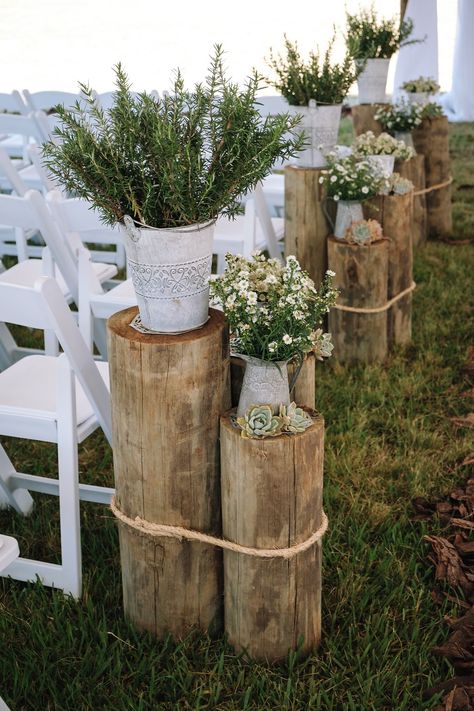 Hangar Wedding, Gold Wedding Centerpieces, Funny Vine, Wedding Decorating, Rustic Wedding Decorations, Deco Champetre, Socal Wedding, בר מצווה, Amazing Weddings