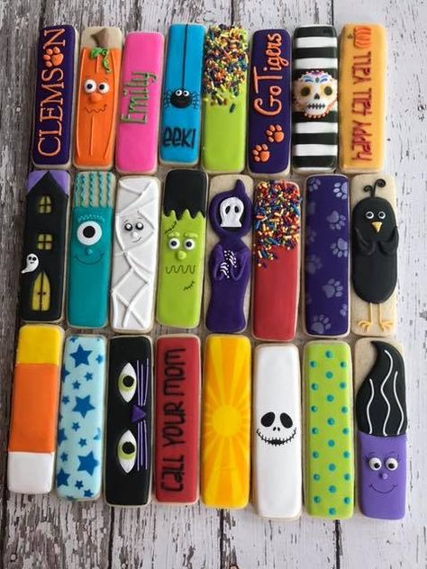 Thanksgiving Cookie Sticks, Halloween Stick Cookies, Fall Cookie Sticks, Halloween Cookie Sticks, Trick Or Treat Cookies Decorated, Halloween Stick Cookies Decorated, Stacked Halloween Cookies, Halloween Cookie Treats, Donut Decorating Ideas