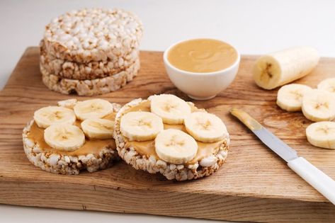 rice cake banana healthy Healthy Pre Workout Snacks, Pre Workout Breakfast, Healthy Pre Workout, Snacks Diy, Preworkout Snack, Pre Workout Food, Post Workout Snacks, Shiatsu Massage, Workout Snacks