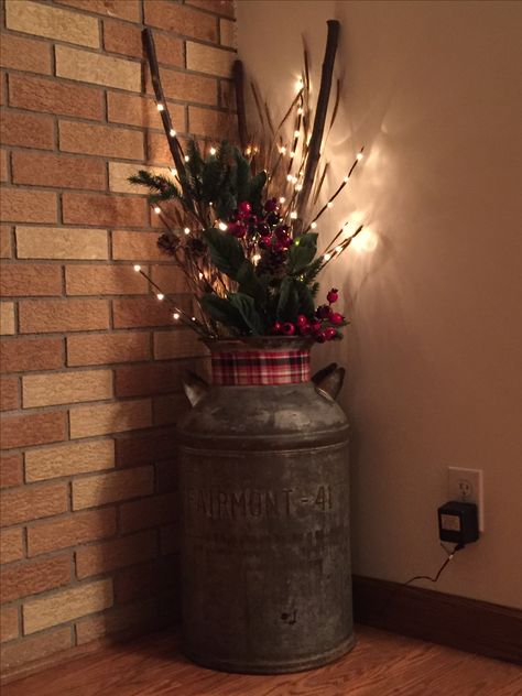 For the corner of any area, this one stands out. Simple yet makes a great statement! How To Decorate Corner Of Front Porch, Christmas Milk Can Decor Front Porches, Christmas Milk Jug Decor, Milk Can Ideas Front Porches, Milk Can Decor, Old Milk Cans, Country Christmas Decorations, Christmas Porch Decor, Christmas Decorations Diy Outdoor