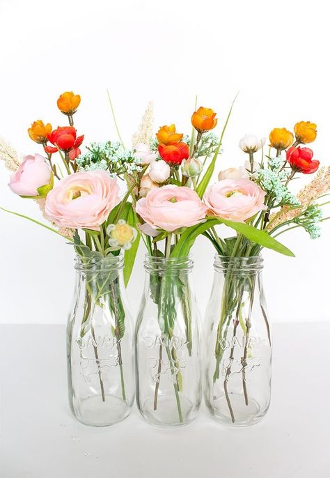 Simple Spring Flower Arrangement, 3 Different Ways - A Pretty Fix Arreglos Ikebana, Easter Flower Arrangements, Spring Flower Arrangements, Spring Floral Arrangements, Beach Wedding Flowers, Home Floral Arrangements, Flower Arrangements Simple, Floral Arrangements Diy, Modern Flower Arrangements