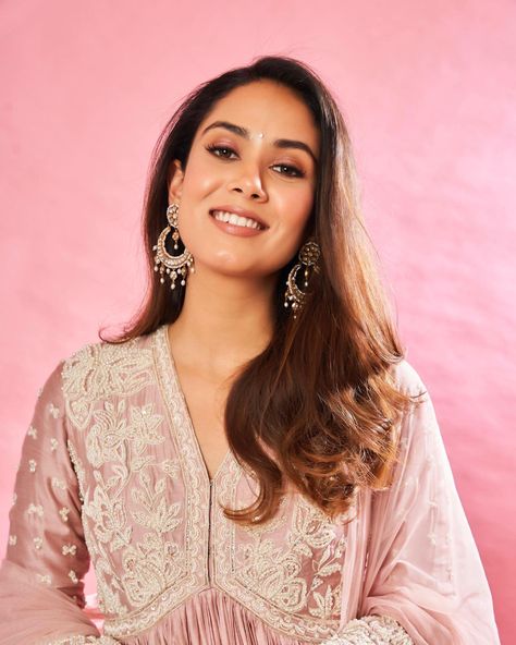 Pink Indian Suit, Mira Kapoor, Pink Anarkali Suits, Onion Pink, Ridhi Mehra, Pink Anarkali, Wedding Wardrobe, Expensive Dresses, Mira Rajput