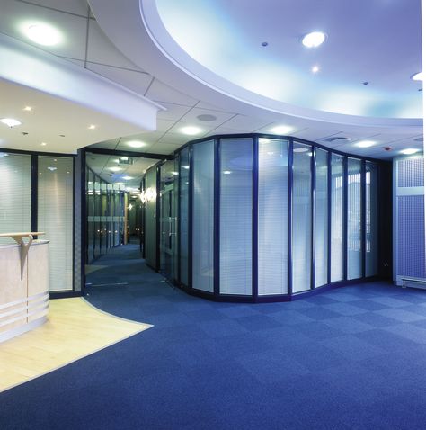 Create a feature with this curved glass partitioning office space Coworking Office, Office Inspo, Glass Partition, Curved Glass, Office Design, Office Space, Glass, Design