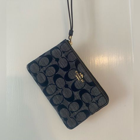 Brand New Women’s Coach Wallet/Wristlet. Comes In Original Packaging! Navy Blue Coach Wallet Blue, Coach Wristlet Aesthetic, Designer Wristlet, Aesthetic Wallet, Car Keychain Ideas, Thrift Wishlist, Wallet Ideas, Coach Wristlet Wallet, Coach Wallets