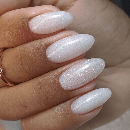 White Sparkle Nails, White Christmas Nails, White Almond Nails, Glitter Gradient Nails, Milky Nails, Bunny Nails, Manicure Gel, Nails Polish, Festival Nails