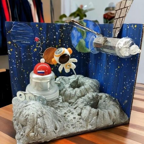 Space Diorama Ideas, Space Diaroma, Space Model Project, Space Diorama, Diaroma Ideas, Science Exhibition Ideas, Science Exhibition Projects, Vacation Bible School Themes, School Science Projects