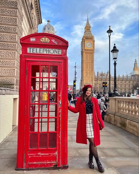 London Birthday Outfit, London Birthday Photoshoot, London Posing Ideas, Poses In London, How To Pose In London, December London Outfit, London December Outfit, Photos In London Ideas, London In December Outfits