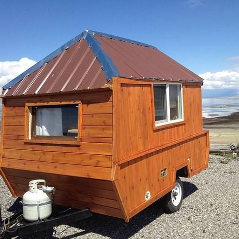 If you’ve been looking for a tiny home you can take with you, travel with, and go on adventures with. Then you might want to consider a micro cabin like this one. It still has that cabin look… Tent Trailer Conversion, Camper Roof Ideas, Tiny Camper Interior, Pop Up Camper Conversion, Roof Idea, Cabin On Wheels, Tent Trailers, Micro Cabin, Homemade Camper