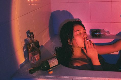 Bath Cinematography, Person Sitting In Bathtub, Pose Reference Bathtub, Woman In Bathtub Drawing, Pose In Bathtub, Bathroom Reference Photo, Woman In Bathtub Art, Grunge Bathroom Photoshoot, Lying In Bathtub Reference