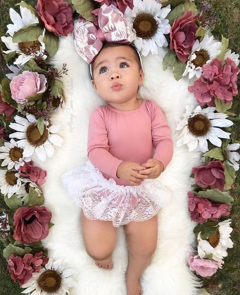 6 Month Flower Photoshoot, Infant Photoshoot Ideas 6 Months, 1month Photoshoot, 5 Month Photoshoot Ideas, 11th Month Baby Photoshoot Ideas, 8 Month Photoshoot Ideas, 9 Month Photoshoot, 6 Month Baby Photoshoot, Mommy Daughter Photoshoot