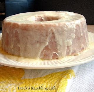 Fresh Lemon Pound Cake with Glaze Lemon Pound Cake With Glaze, Pound Cake With Glaze, Homemade Pound Cake, Southern Pound Cake, Cake Bundt, Hamburger Recipe, Pound Cake Recipes Easy, Ranch Dress, Lemon Pound Cake Recipe