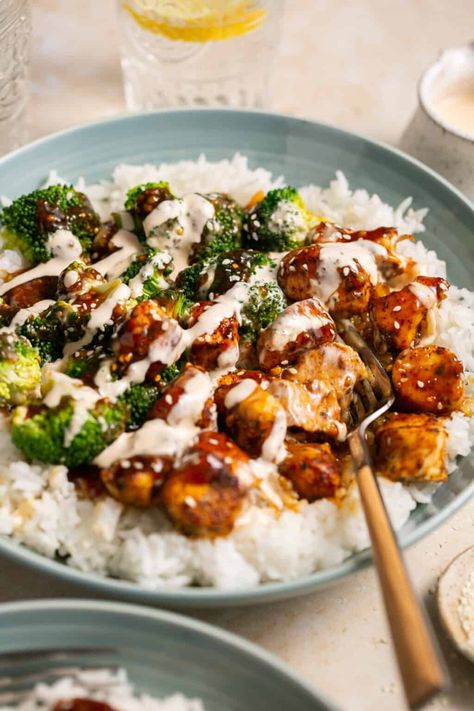 Fill up on satisfying protein and flavor with these Sticky Chicken Rice Bowls. Between the bowl base, the delicious sticky sauce, and the spicy mayo drizzle, you can expect this to become your new favorite meal. Macau Recipes, Chicken Breast Recipes Stove Top, Pork Rice Bowl Recipe, Dinner Recipes Chicken Breast, Homemade Soy Sauce, Recipes Chicken Breast, Rice Bowl Recipe, Sticky Sauce, Chicken Breast Crockpot Recipes