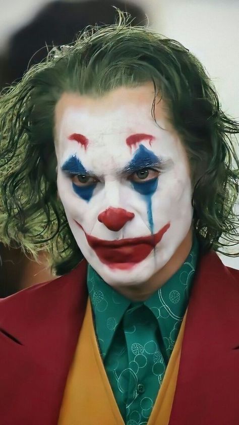 Joaquin Phoenix Joker Make Up, Halloween Makeup Movie Character, Minimalist Hairstyles, Movie Character Makeup, Joker Face Paint, Joker Halloween Makeup, Joaquin Phoenix Joker, Joker Halloween Costume, Joker Clown