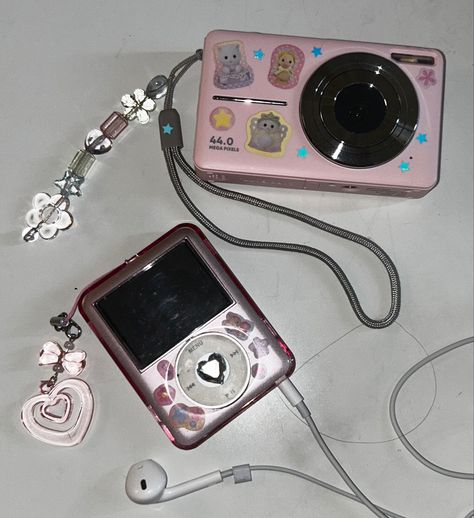 Ipod Y2k, Cute Electronics, Ipod Nano Aesthetic, Decorated Digital Camera, 2000s Ipod Aesthetic, Digital Camera Decorated, Ipod Aesthetics, Decorated Camera, 2000s Camera