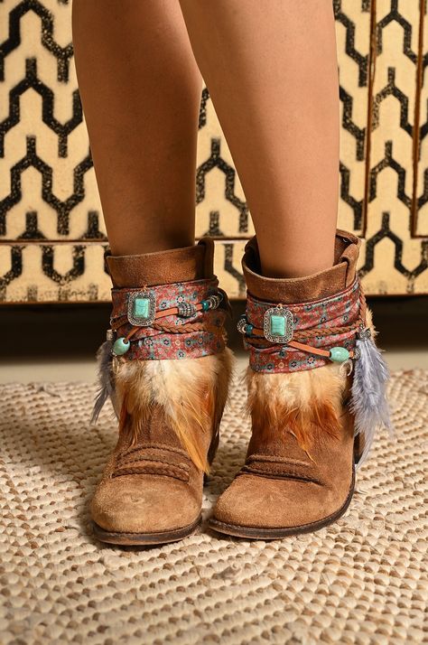 Boot Wraps, Boho Slouch Boots, Boho Boots Outfit, Boot Covers, Leather Bohemian Boots For Western-themed Events, Bandana Tied Around Boot, Bohemian Winter Suede Boots, Boho Cowgirl Style Western Chic, Bohemian Suede Boots With Tassels