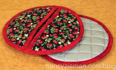 Holiday Hot Pads by Nancy Zieman part of her Fast Projects for the Holidays Sewing Tutorial Round Up - 2016 Pan Protectors Pattern Free Printable, Potholder Tutorial, Quilted Potholder Pattern, Sewing With Nancy, Nancy Notions, Nancy Zieman, Quilted Potholders, Crafts Sewing Projects, Holiday Sewing