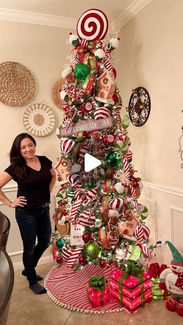 Liliana Jaimes| Holiday decor on Instagram: "Gingerbread themed is always one of my favorites 🎄#christmasinjuly   #christmastreedesigner #christmastree #christmastreedecorating #christmasdecor #houston #gingerbreadhouse #gingerbread #houstontx #houstonholiday #houstonholidaydecorator #holidays #navidad #lilijaimesxmastrees" Gingerbread Christmas Tree Decor, Christmas Tree Gingerbread Theme, Gingerbread Christmas Tree Theme, Ginger Bread Christmas Decorations Ideas, Gingerbread Themed Christmas Tree, Gingerbread Tree, Gingerbread Theme, Gingerbread Christmas Tree, Tree Inspiration