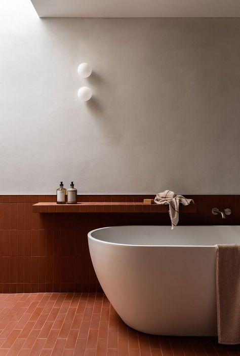 Bathroom Terracotta, Clay Aesthetic, Family Beach House, Australian Beach House, Wren House, Mount Martha, Bad Inspiration, The Local Project, Natural Clay