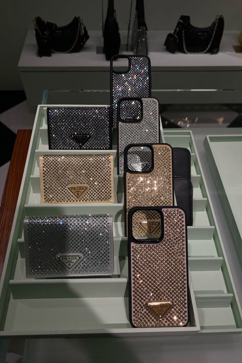 Expensive Phone Cases, Prada Phone Case, Case Cards, Sparkle Aesthetic, Stile Blair Waldorf, Luxury Iphone Cases, Prada Wallet, Girly Phone Cases, Luxury Phone Case