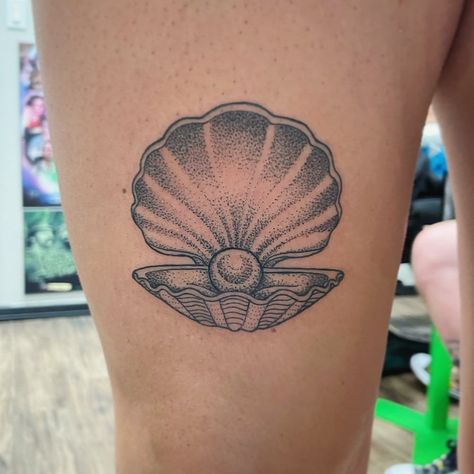 Clam Tattoo Design, Pearl Tattoo For Men, Pearl And Shell Tattoo, Clam With A Pearl Tattoo, Clam Shell Pearl Tattoo, Clam With Pearl Tattoo Traditional, Seashell Pearl Tattoo, Clam Shell With Pearl Tattoo, Pearl In Clam Tattoo