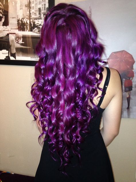 Outfits That Go With Purple Hair, Electric Purple Hair, Purple Curls, Bright Purple Hair, Hairstyle Girls, Plum Hair, Semi Permanent Hair Dye, Hair Color Streaks, Hair Curls