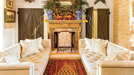 Our Best Small Space Decorating Tricks You Should Steal #decor #trends #ideas #small #spaces #southernliving James Farmer Living Room, Farmhouse Exteriors, James Farmer, Southern Living House Plans, Space Apartments, Christmas Decorations Living Room, Small Space Living Room, Southern Homes, Small Living Room Decor