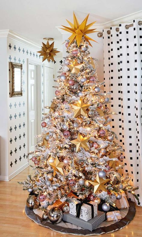 46 Creative Christmas Tree Themes to Show Off Your Personality Gold Star Christmas Tree, Star Theme Christmas Tree, Tree Toppers Christmas Unique, Mini White Christmas Tree, Christmas Tree Topper Ideas, Christmas Tree Toppers Unique, Wine Tree, White Christmas Tree Decorations, Dream Christmas