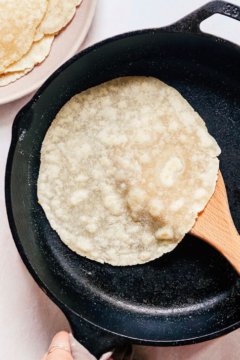 Cassava Flour Tortillas Recipe, Cassava Tortilla Recipe, Cassava Flour Bread, Tapioca Flour Recipes, Vegan Tortillas, Tortillas Recipes, Cassava Flour Tortillas, Cassava Flour Recipes, Gluten Free Tortillas