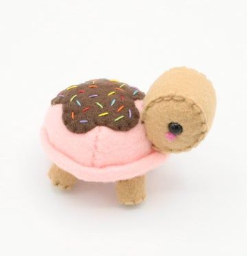 Miscellaneous animals! Strawberry Turtle, Felt Ice Cream, Felt Strawberry, Homemade Stuffed Animals, Felt Plushie, Felt Sewing, Turtle Plush, Cute Sewing Projects, Animal Sewing Patterns