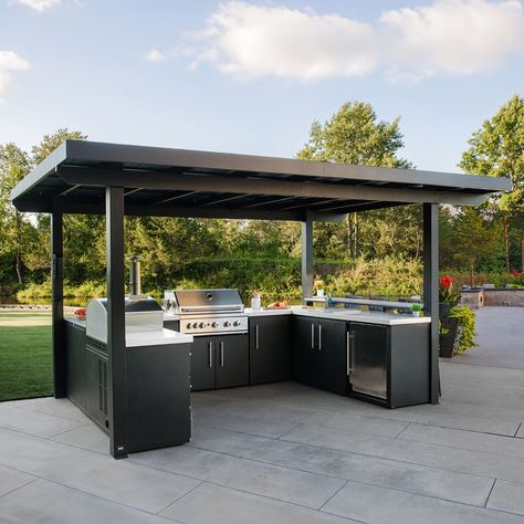 As the crisp autumn air begins to settle in, there’s no better time to upgrade your outdoor living space. Backyard Discovery, a leader in high-quality outdoor products, has just unveiled the latest addition to their acclaimed collection: the Fusion Fire Outdoor Kitchen. This all-in-one outdoor kitchen is packed with premium features, designed to transform your backyard into a chef’s paradise, perfect for hosting game-day gatherings and family cookouts. Outdoor Kitchen Under Lanai, Outdoor Kitchen With Cover, Outdoor Patio Bar Ideas Backyards, Luxury Outdoor Kitchen Design, Outdore Kitchen, Outside Kitchen Ideas Covered Patios, Outdoor Patio With Kitchen, Outdoor Kitchen Storage Ideas, Outdoor Patio Kitchen Ideas